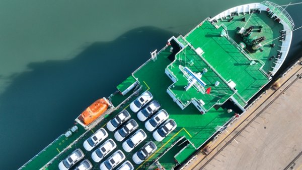 可以加杠杆的炒股软件 自食恶果？模型显示关税导致美国商品进口总额下降约 30%